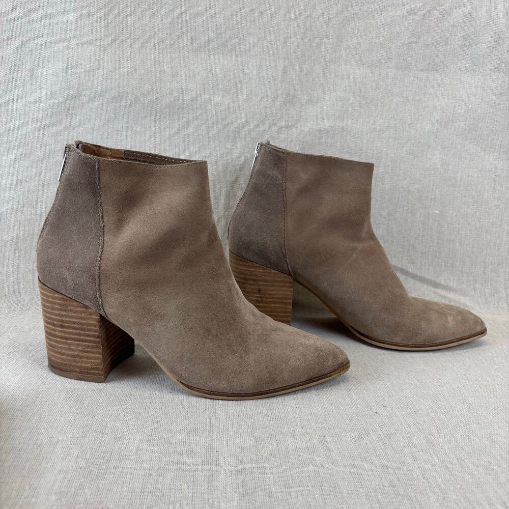 Steve Madden "Jillian" Taupe Suede ankle bootie size 9‎